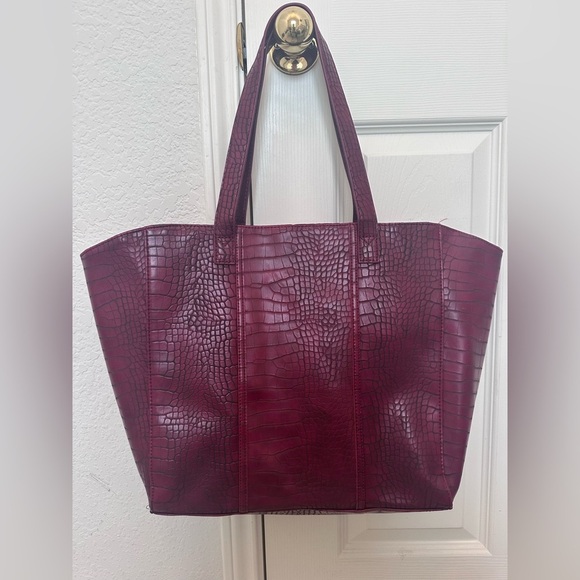 Women’s Vintage Neiman Marcus Red/Burgundy Faux Leather Crocodile Tote, large - Picture 3 of 9